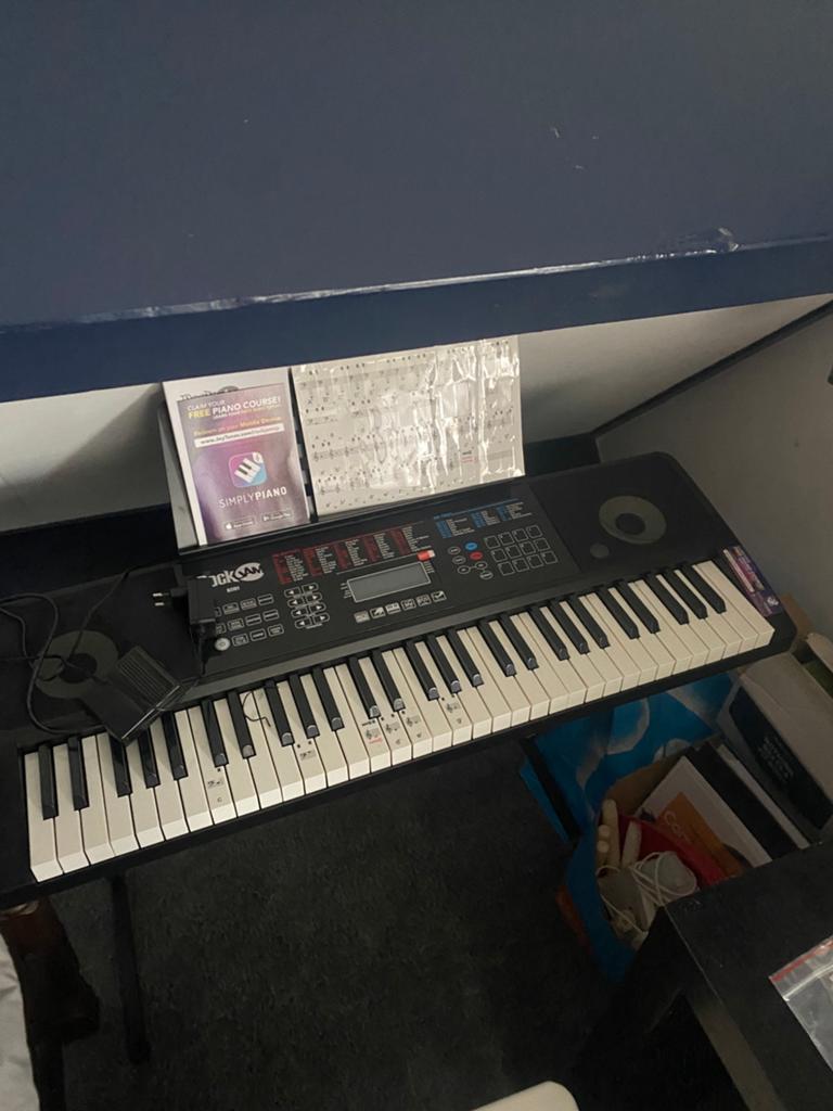 Keybord compleet met microfoon en aansluitingen, Muziek en Instrumenten, Keyboards, Ophalen of Verzenden, Zo goed als nieuw, Overige aantallen