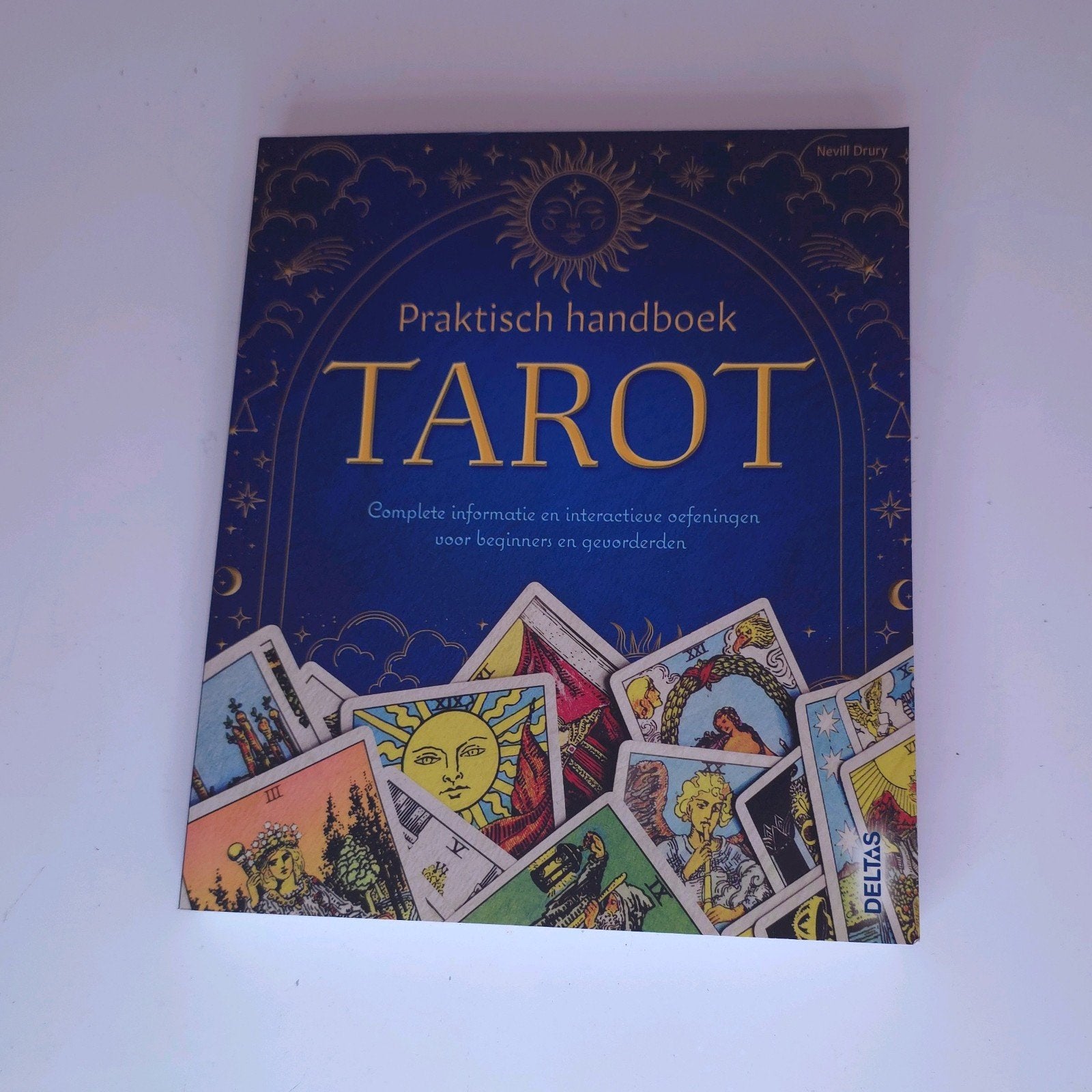 Tips voor Tarot lezen handig boek!, Ophalen of Verzenden, Gelezen, Tarot of Kaarten leggen, Overige typen