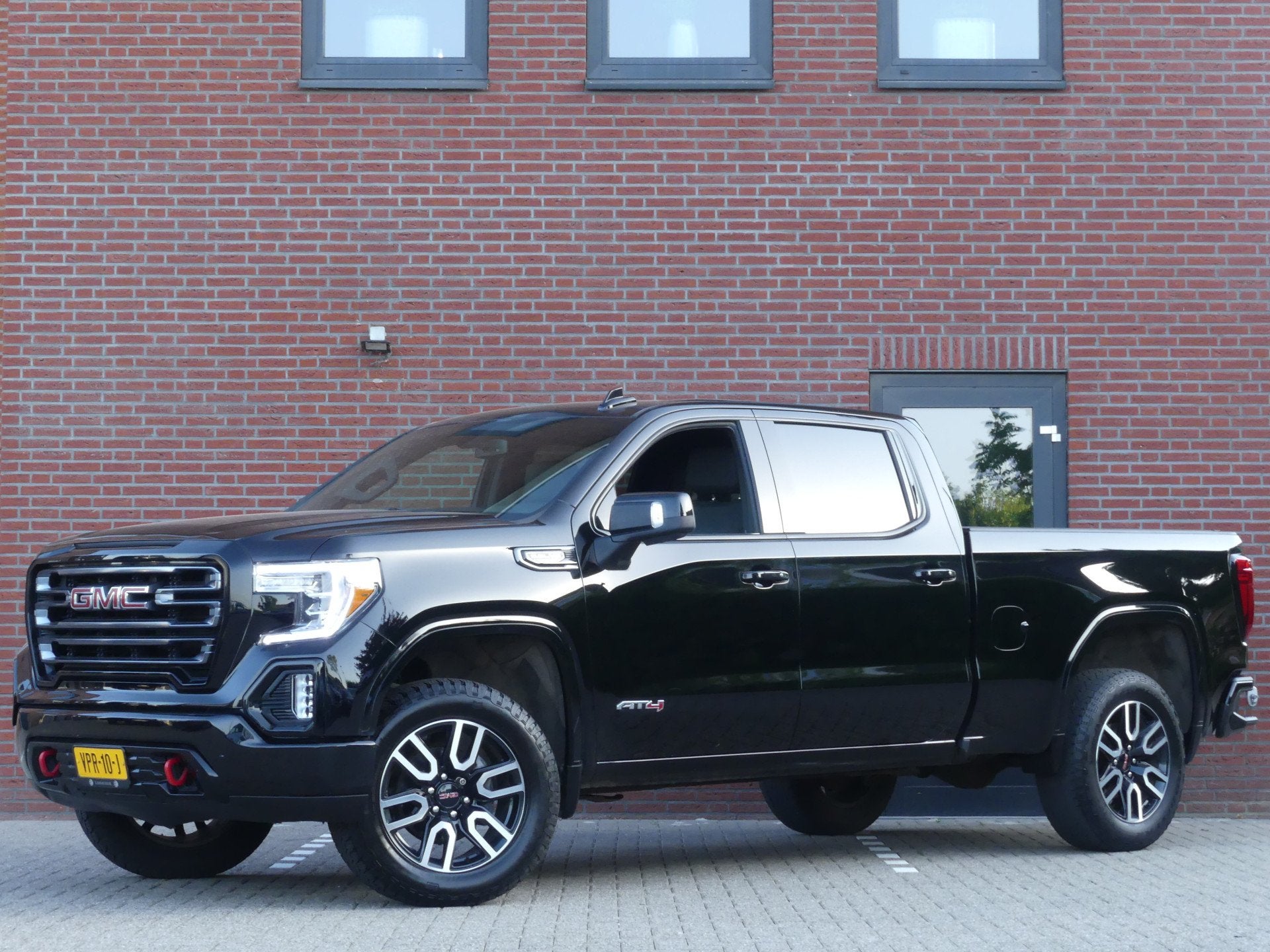 GMC Sierra 6.2 V8 AT4 LED/Leer/Camera 3500KG Trekgewicht, Automaat, Gebruikt, 426 pk, Zwart