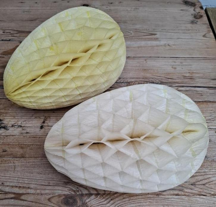 2 Grote vintage honeycombs, paasei, PASEN, Diversen, Pasen, Gebruikt, -, -, Ophalen of Verzenden