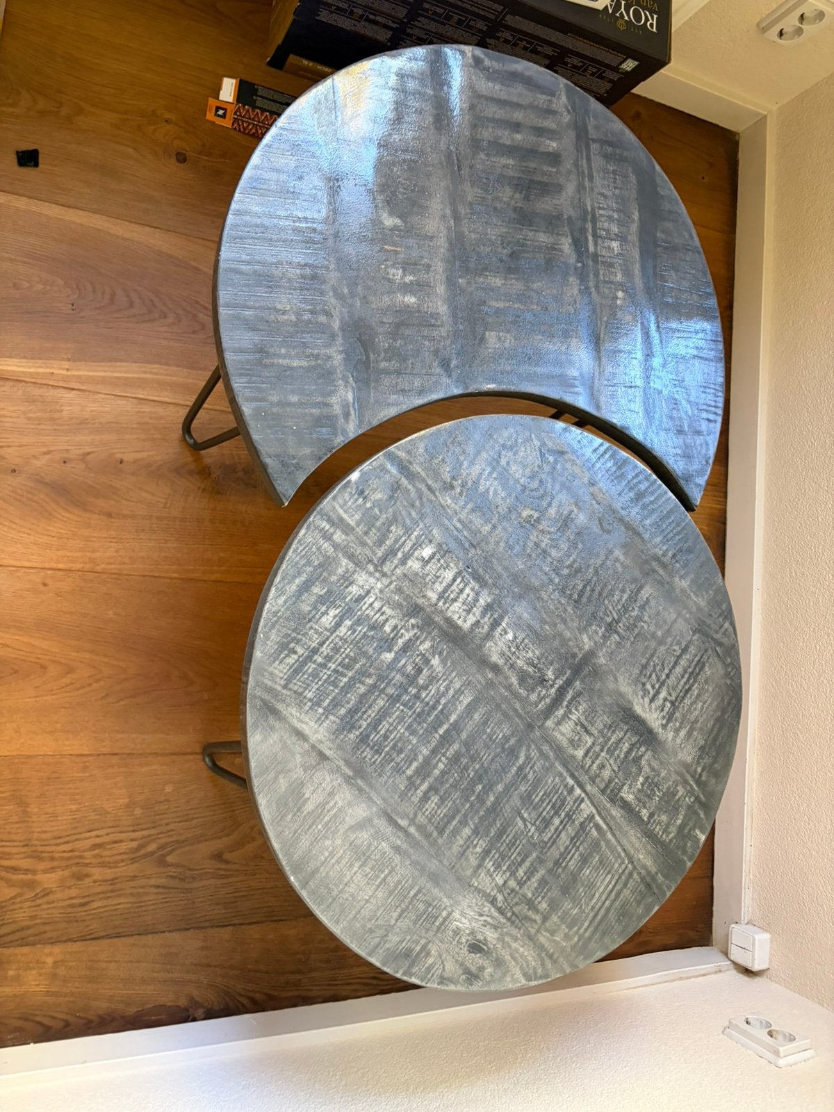 Salontafels grijs hout, Ophalen, 50 tot 100 cm, Rond, Zo goed als nieuw