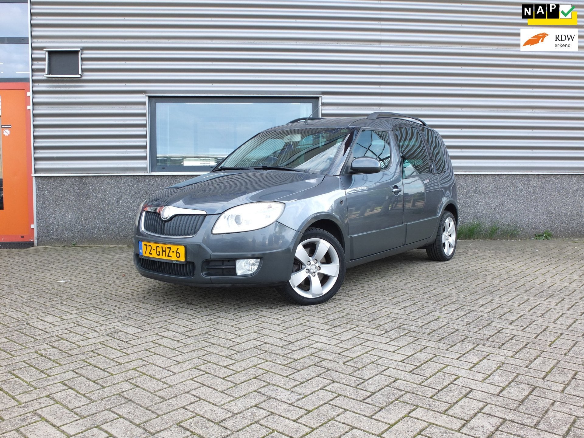 Skoda Roomster 1.6-16V Scout | Cruise | Airco | Hoge Instap, Gebruikt, Roomster, 49 €/maand, Bedrijf