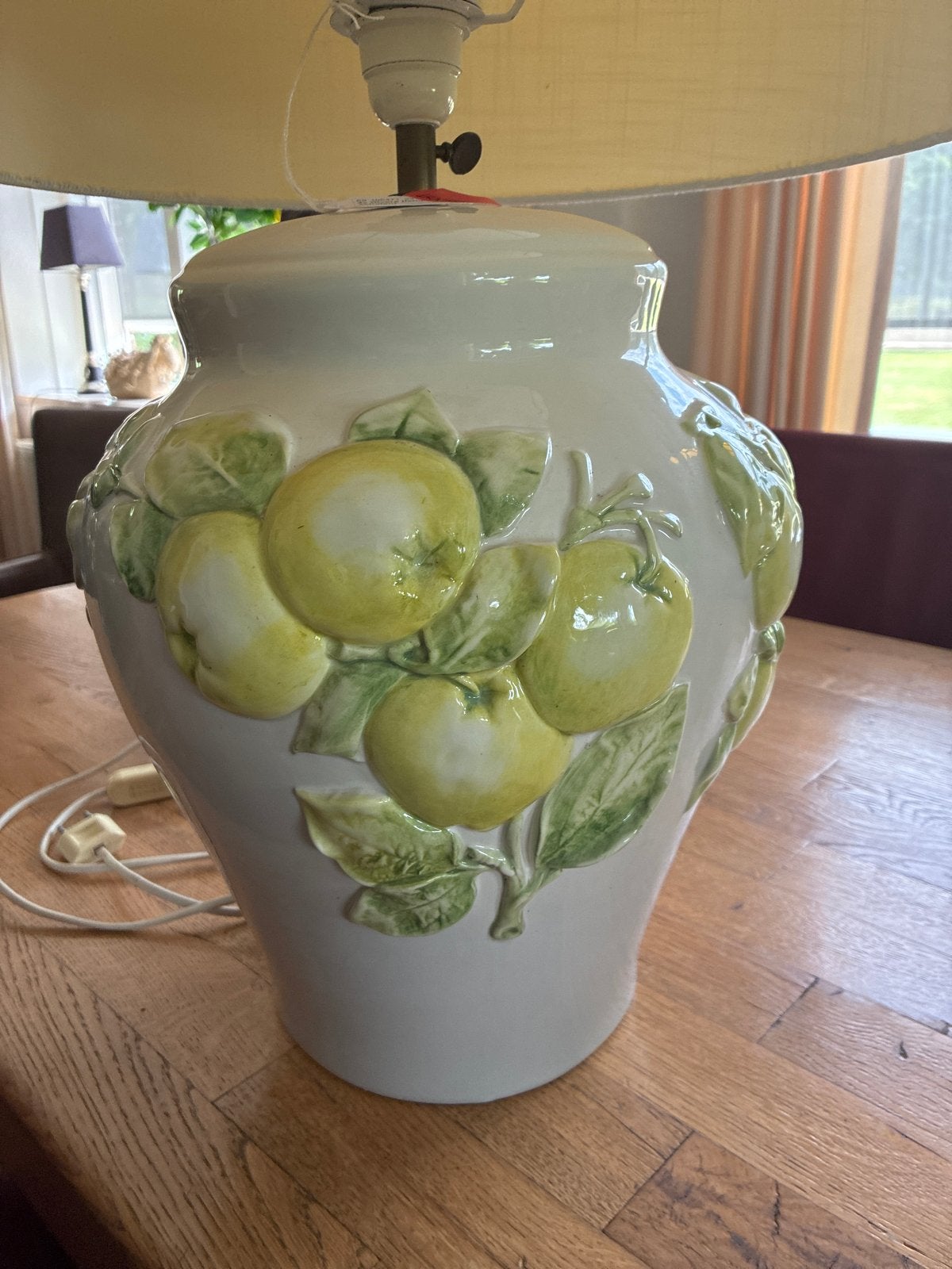 Vintage tafellamp met fruit reliëf - 63 cm hoog, Gebruikt, Vintage, Keramiek, Wit