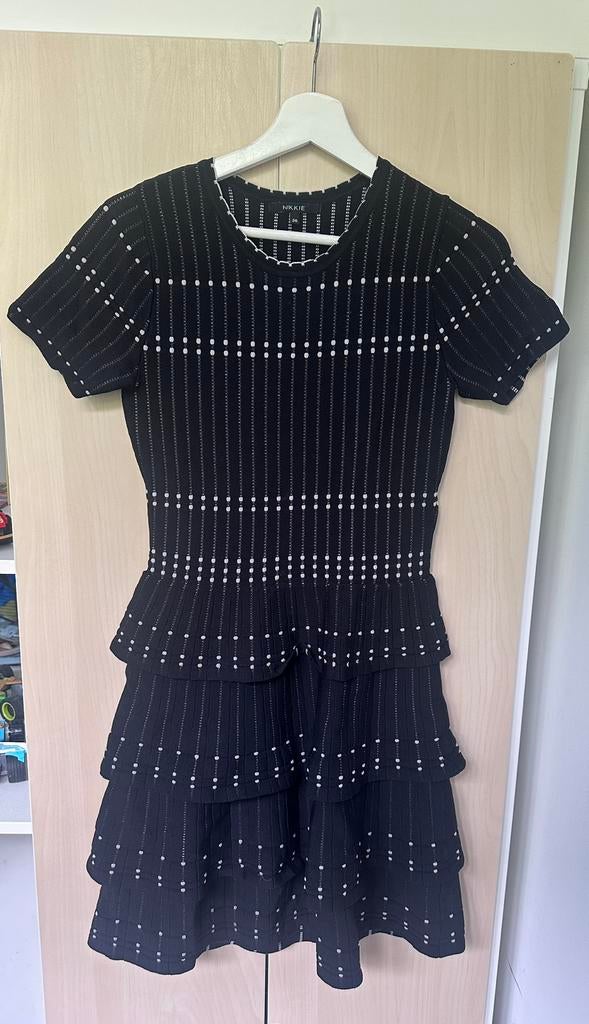 NIKKIE jurk maat 36, Kleding | Dames, Ophalen of Verzenden, Zo goed als nieuw, Maat 36 (S), Zwart