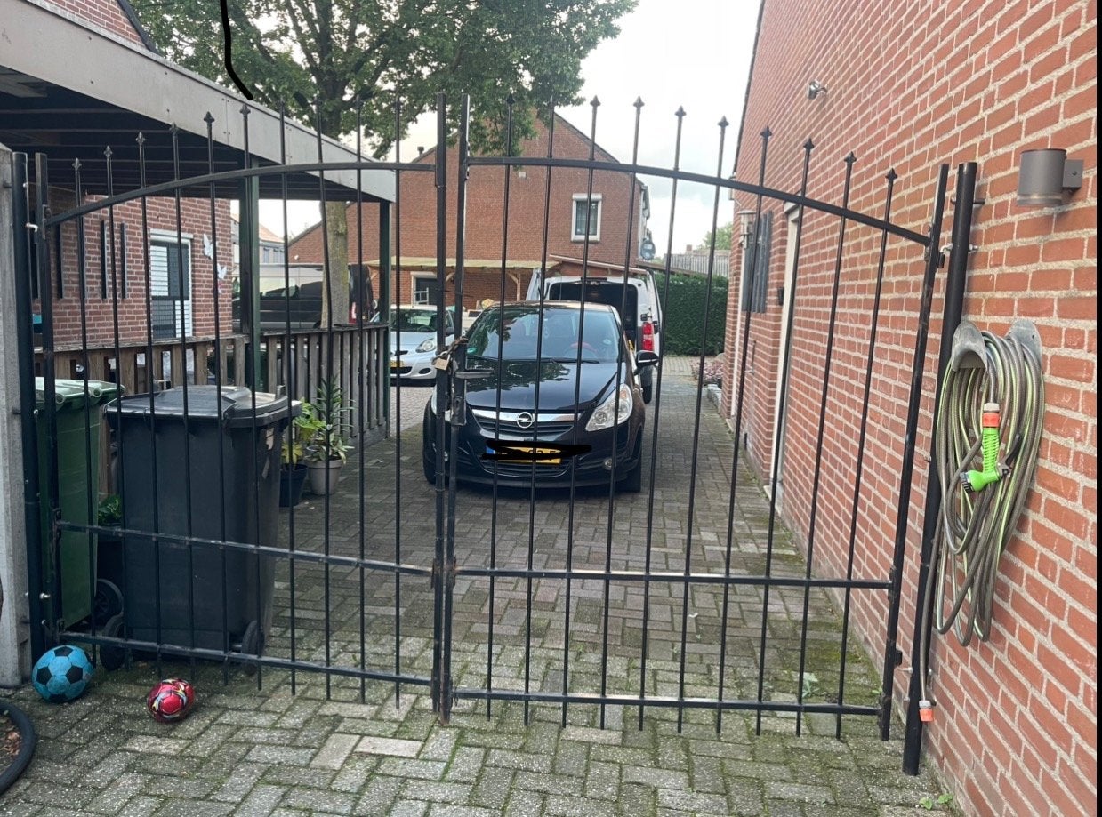 Zwarte metalen draaipoort met sierlijke punten, Tuin en Terras, Ophalen, Gebruikt, 150 tot 200 cm, IJzer