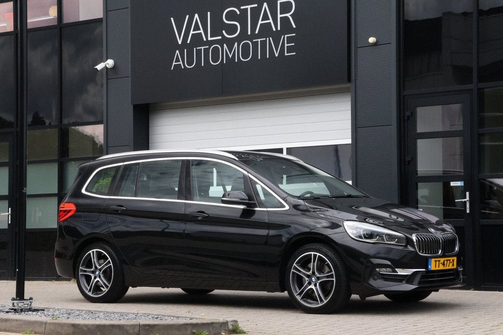 BMW 2-serie Gran Tourer 220i High Executive | LED | TREKHAAK, Auto's, BMW, 1998 cc, Gebruikt, 2-Serie Gran Tourer, Zwart