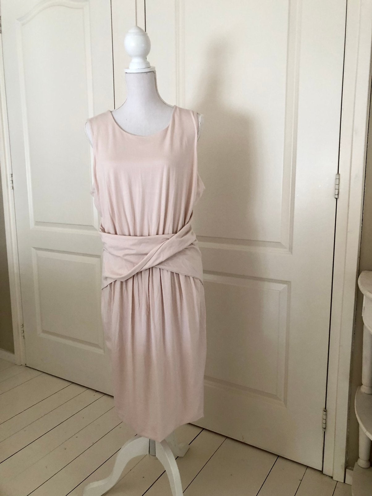 Promiss Jurk XXL / Zalm Roze, Kleding | Dames, Maat 46/48 (XL) of groter, Ophalen of Verzenden, Zo goed als nieuw, Knielengte