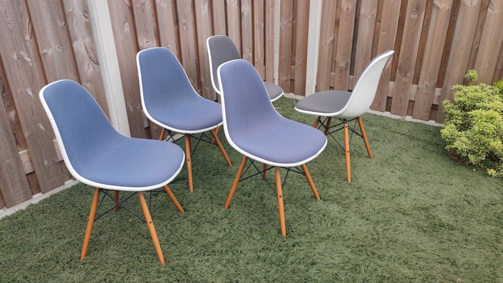 5 originele Vitra Eames DSW stoelen met Hopsak bekleding, Huis en Inrichting, Stoelen, Ophalen, Gebruikt, Wit, Vijf, Zes of meer stoelen