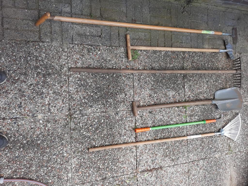 Tuingereedschap op steel: schep, schoffel, (gras)hark etc., Tuin en Terras, Hand-tuingereedschap, Ophalen