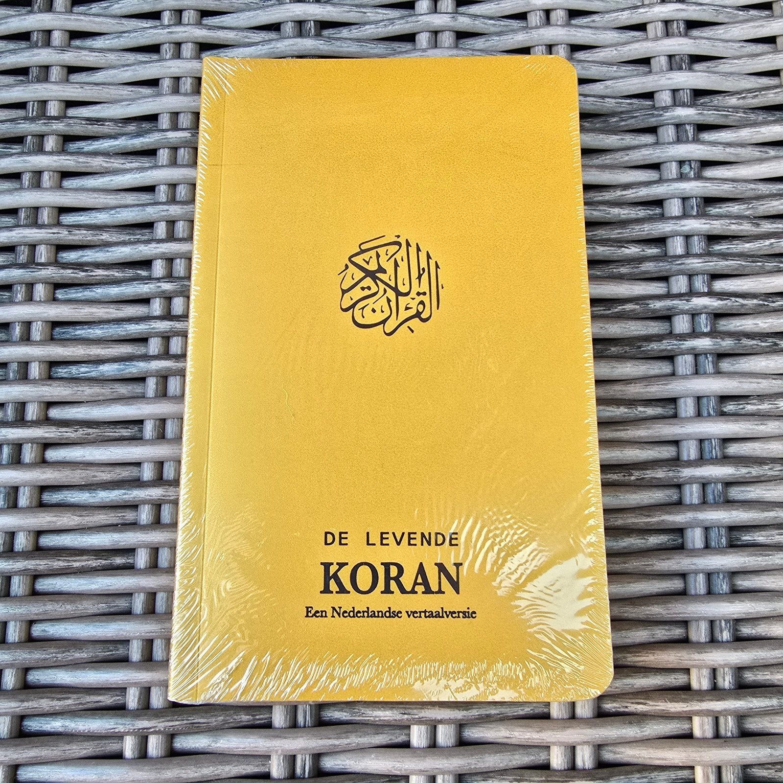 Nieuw: boek de levende Koran -  Islam, Ophalen of Verzenden, Nieuw, Islam
