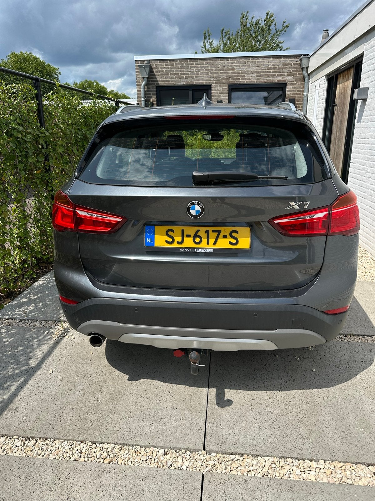 BMW X1 Sdrive18i 140pk Aut 2017 Grijs, Auto's, 75 €/maand, 19 km/l, Particulier, 3 cilinders