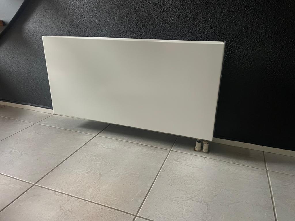 2 radiatoren met Sentimo ombouw 1150 x 450 x 11 cm, Doe-het-zelf en Verbouw, Verwarming en Radiatoren, Ophalen, 150 cm of meer