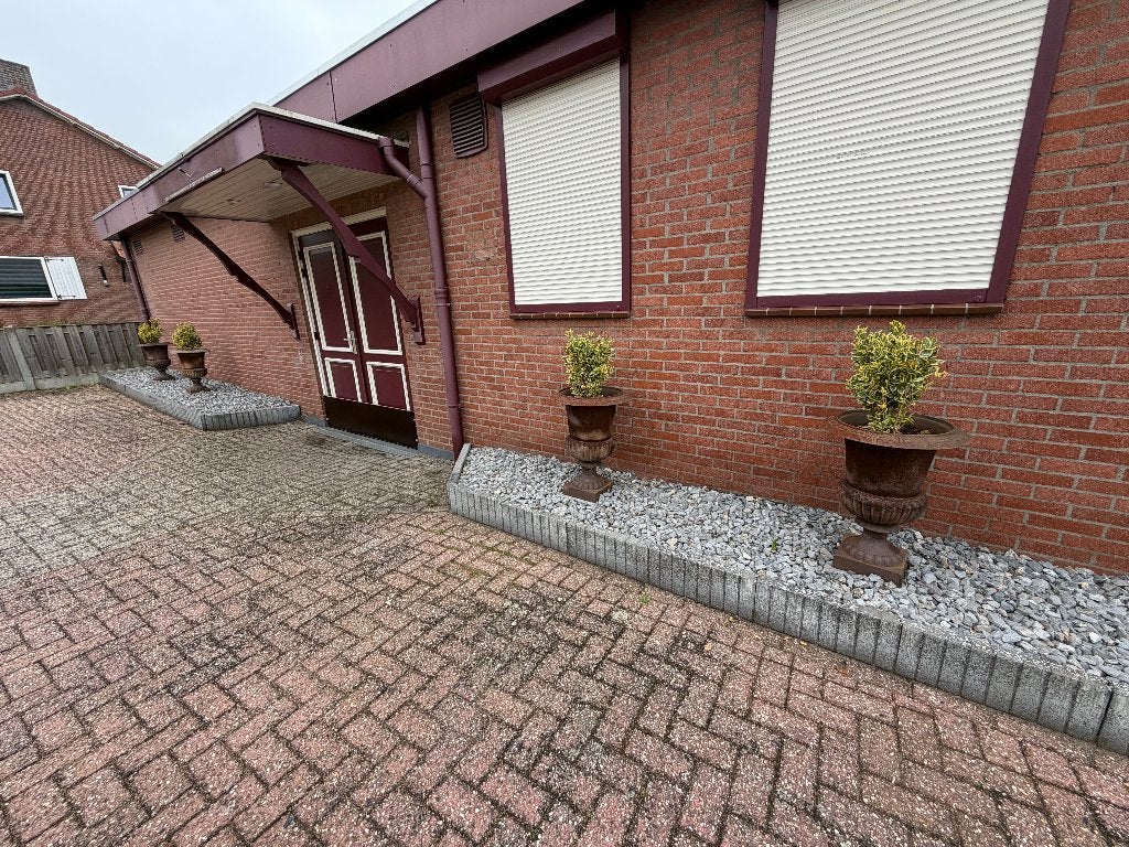 Brocante gietijzeren bloemenvaas met plant, Tuin en Terras, Bloembakken en Plantenbakken, Ophalen, Gebruikt, Rond, Metaal