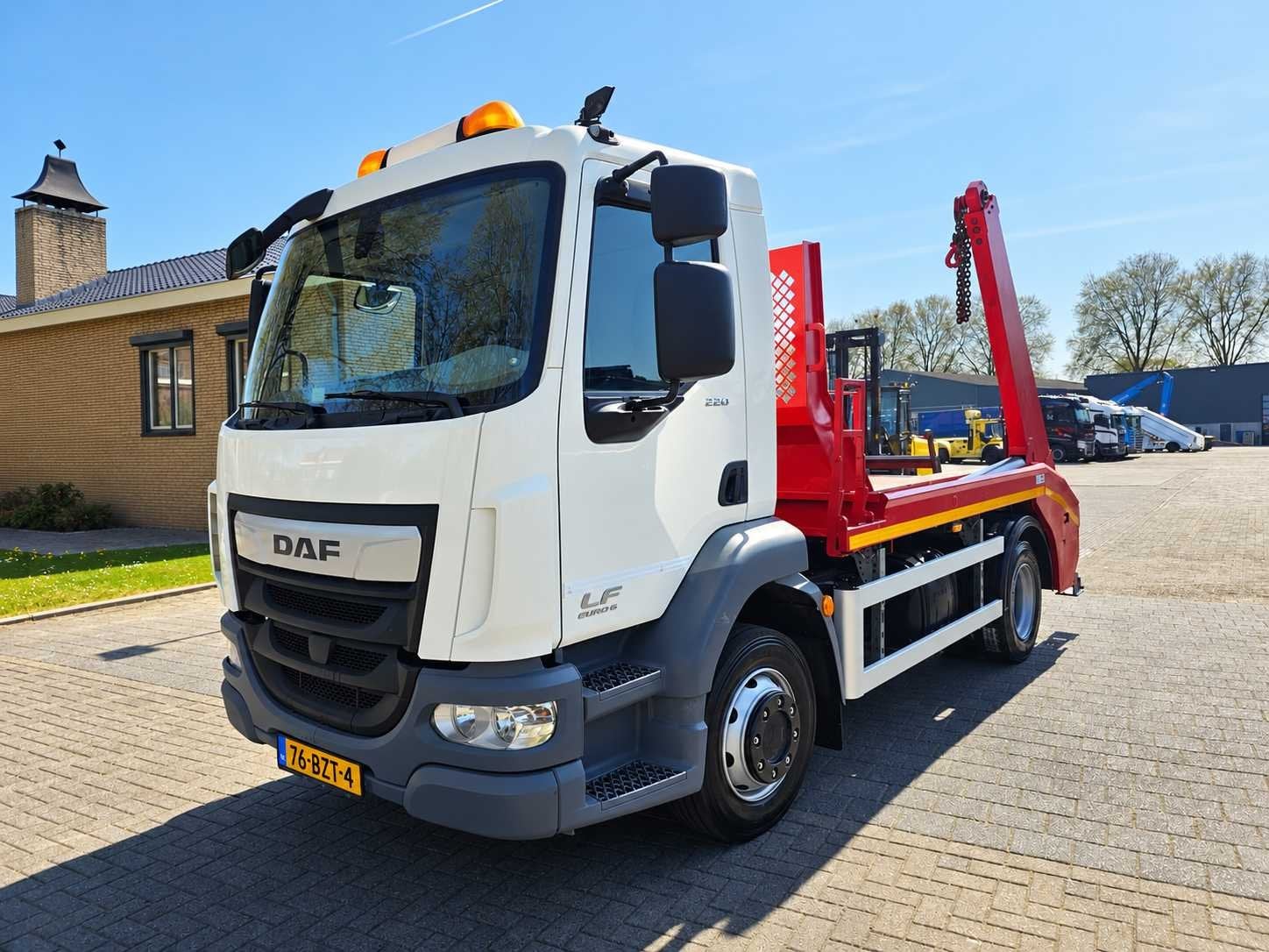 2016 DAF LF 220 Euro 6 4x2 skiploader met Pyramid telescopis, Euro 6, Overige brandstoffen, Bedrijf, DAF
