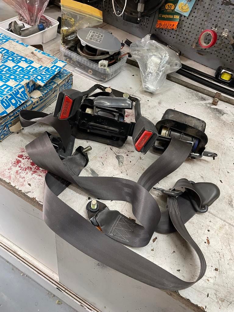 Mazda 626 GC gordel links en rechts voor set met gordel slot, Auto-onderdelen, Interieur en Bekleding, Ophalen of Verzenden, Mazda
