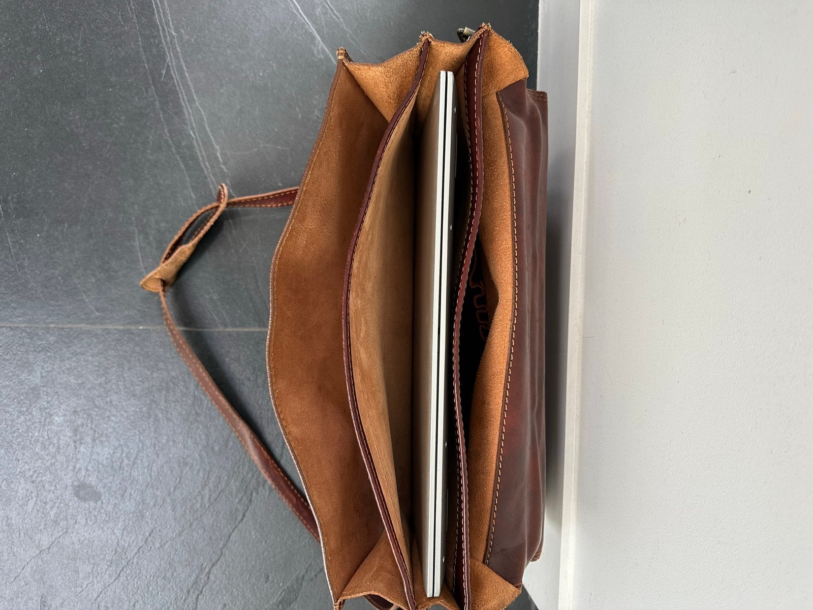 Leren Aktetas/Laptoptas - Bruin, Vintage Stijl, 40 tot 60 cm, 30 cm of meer, Gebruikt, Bruin