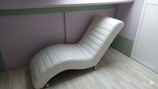 Heerlijke witte chaise longue / luie stoel, Ophalen, Zo goed als nieuw, Eenpersoons