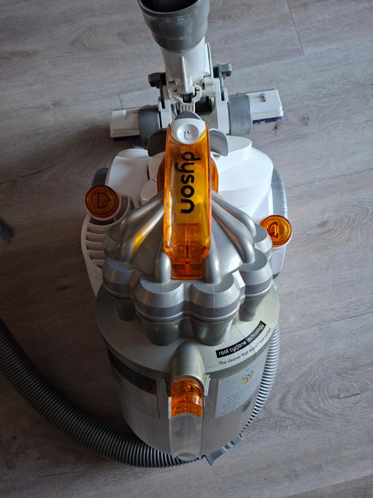 Dyson stofzuiger DC19, Witgoed en Apparatuur, Stofzuigers, Ophalen, Zo goed als nieuw, 1200 tot 1600 watt