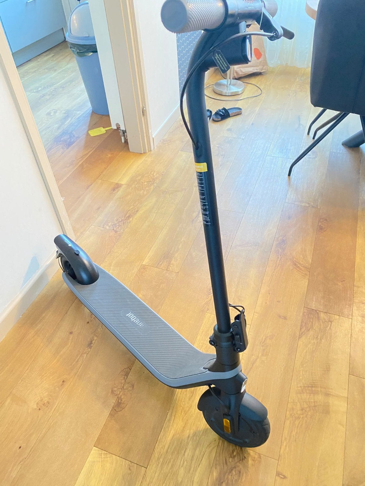 Ninebot E2 E-step - Zo goed als nieuw, inclusief kabel, Fietsen en Brommers, Ophalen, Zo goed als nieuw, Elektrische step (E-scooter)