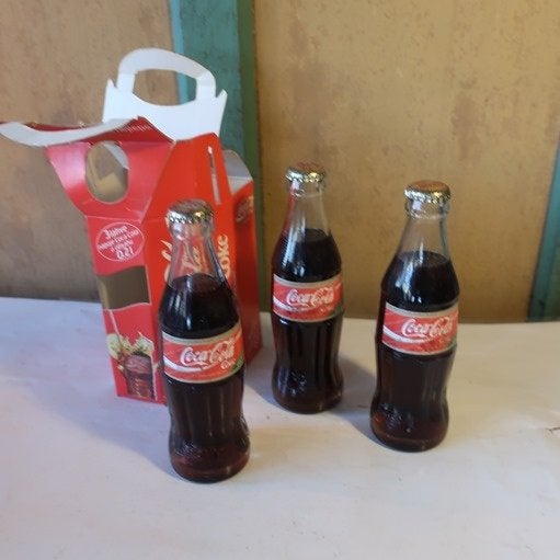 Fles Coca Cola glas 0,2 liter met inhoud 1990 SET VAN DRIE, Ophalen of Verzenden, Zo goed als nieuw, Verpakking