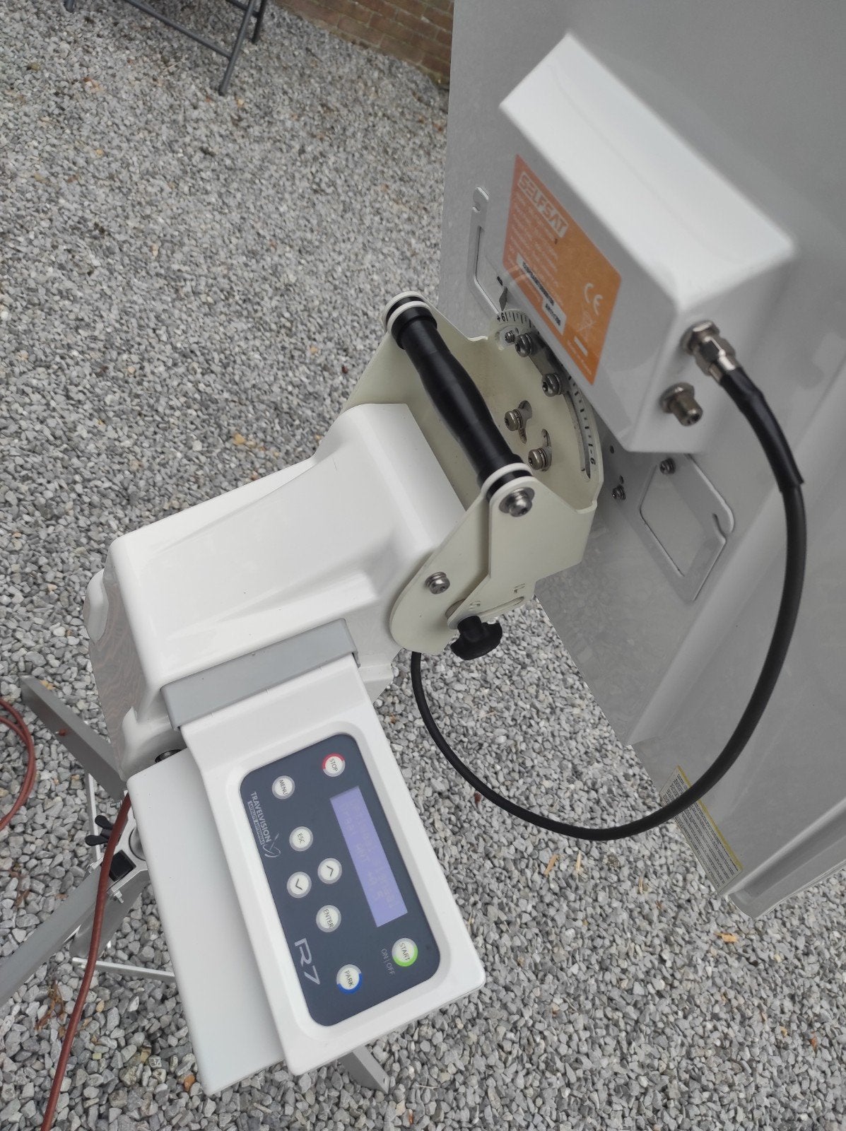 Travel Vision R7 Flat volautomatische schotelantenne TEAB, Ophalen, Zo goed als nieuw