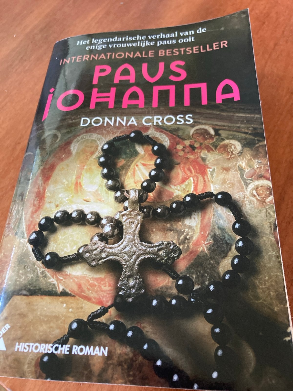 Paus Johanna - Donna Cross (Historische Roman), Ophalen of Verzenden, Gelezen