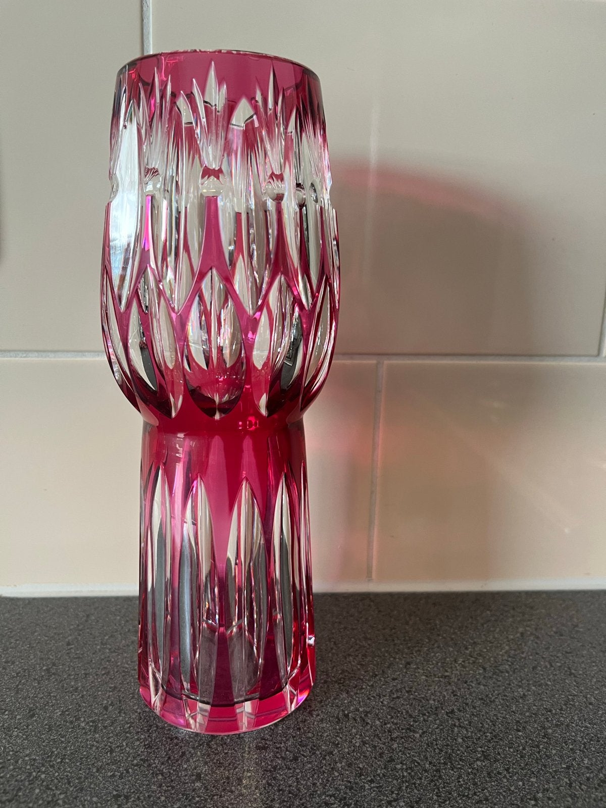 Val Saint Lambert vaas - Robijnrood kristal, 21 cm hoog, Ophalen of Verzenden