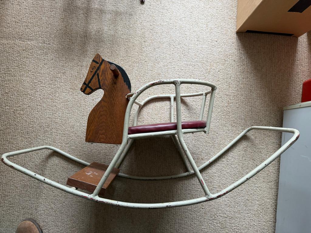 Vintage hobbelpaard, ca. 70 jaar oud, nog functioneel, Kinderen en Baby's, Speelgoed | Hobbelfiguren, Ophalen of Verzenden, Gebruikt