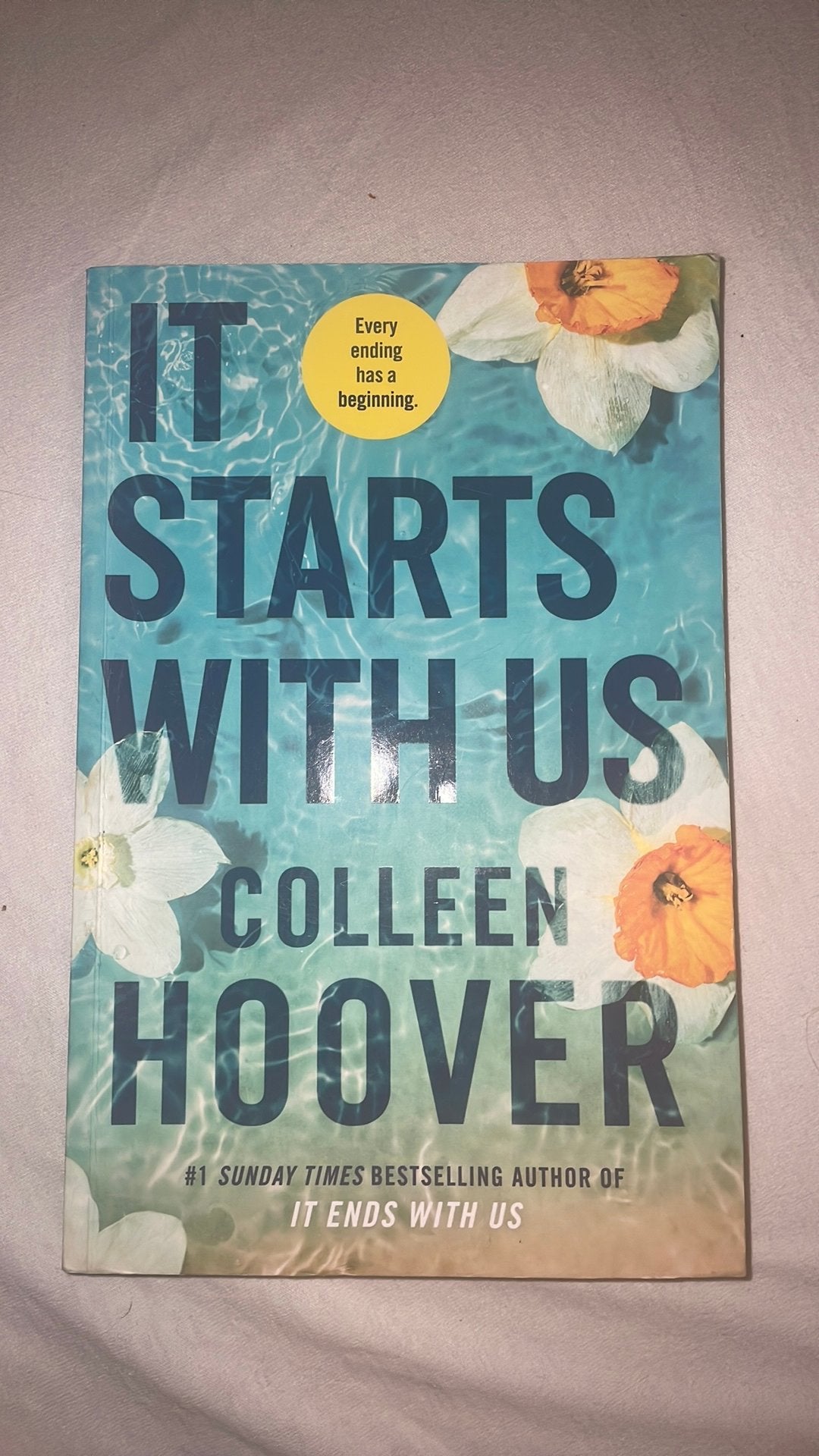 It starts with us boek, Ophalen of Verzenden, Zo goed als nieuw