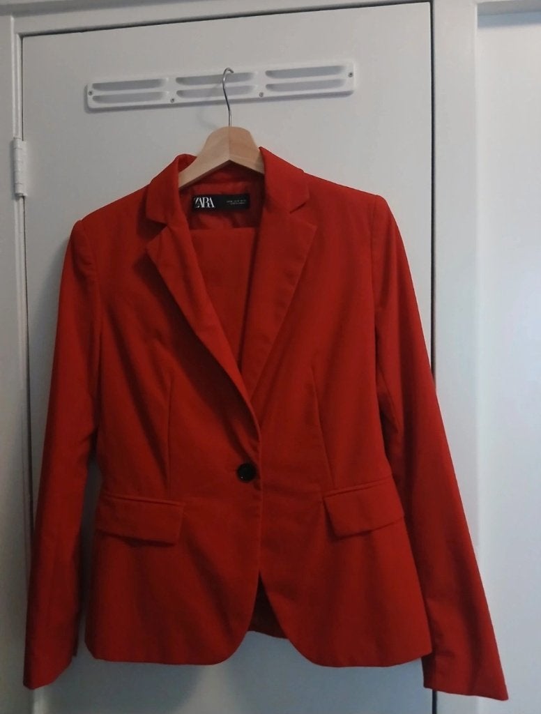 Rood dames Zara pak, Kostuum of Pak, Zara, Ophalen of Verzenden, Zo goed als nieuw