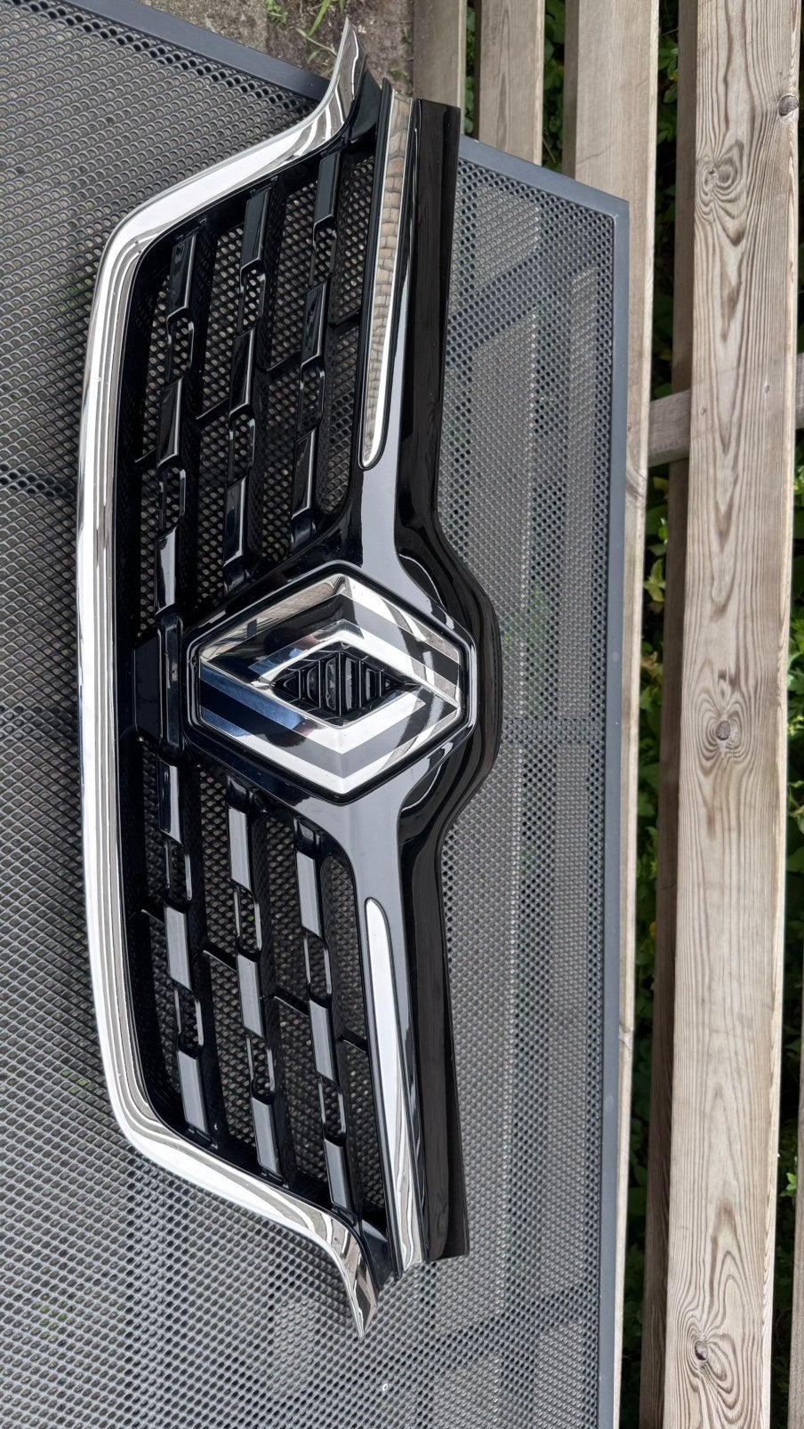 Grille Renault Arkana en achter embleem, Gebruikt, Renault, Ophalen of Verzenden, Achter
