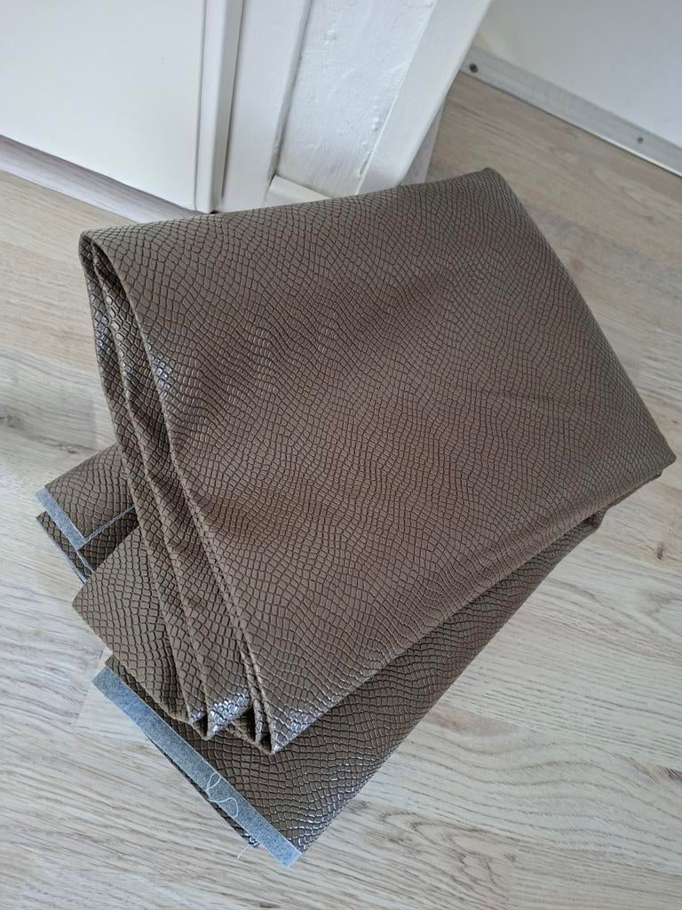 Ruim 1,5meter en 140 breed skai leer bruin van kleur, Ophalen, Bruin, 120 cm of meer, Leer of Kunstleer