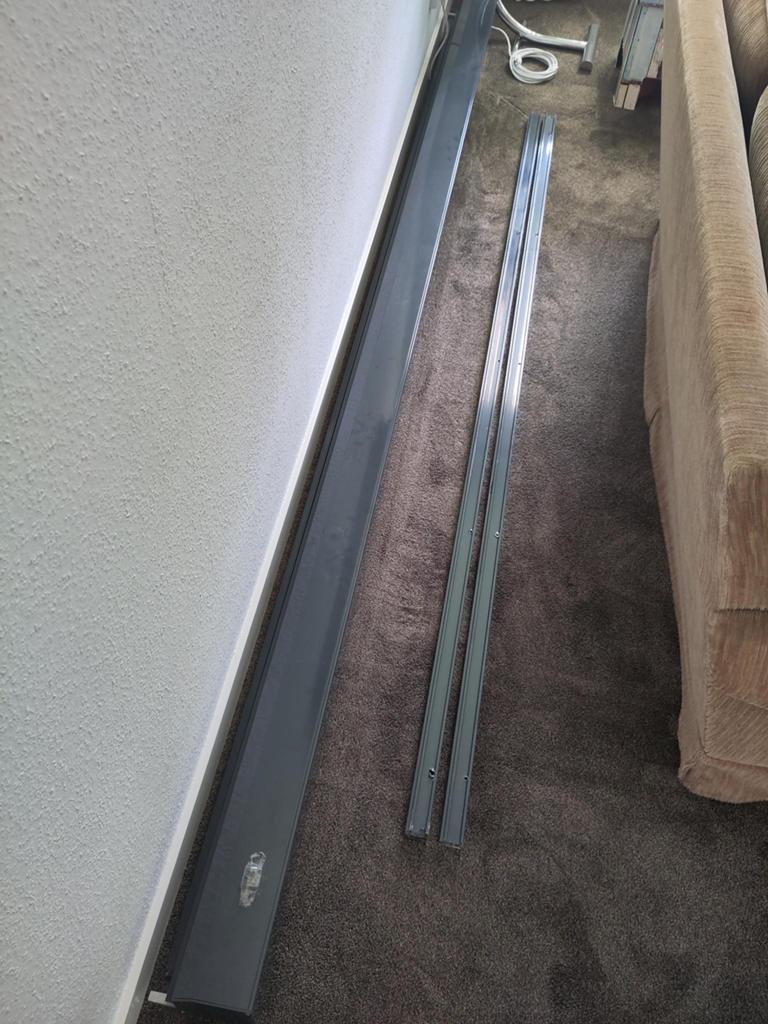 Donkerblauw electrisch ritsscreen, donkergrijs doek, 286 cm, Tuin en Terras, Zonneschermen, Ophalen, Zo goed als nieuw, Elektrisch