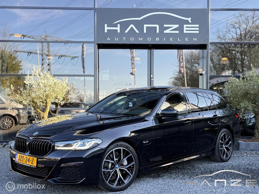 BMW 5-serie Touring 530e|Pano|Trekhaak|M-Sport|Laser|BTW|HUD, 1998 cc, Achterwielaandrijving, Gebruikt, 4 cilinders