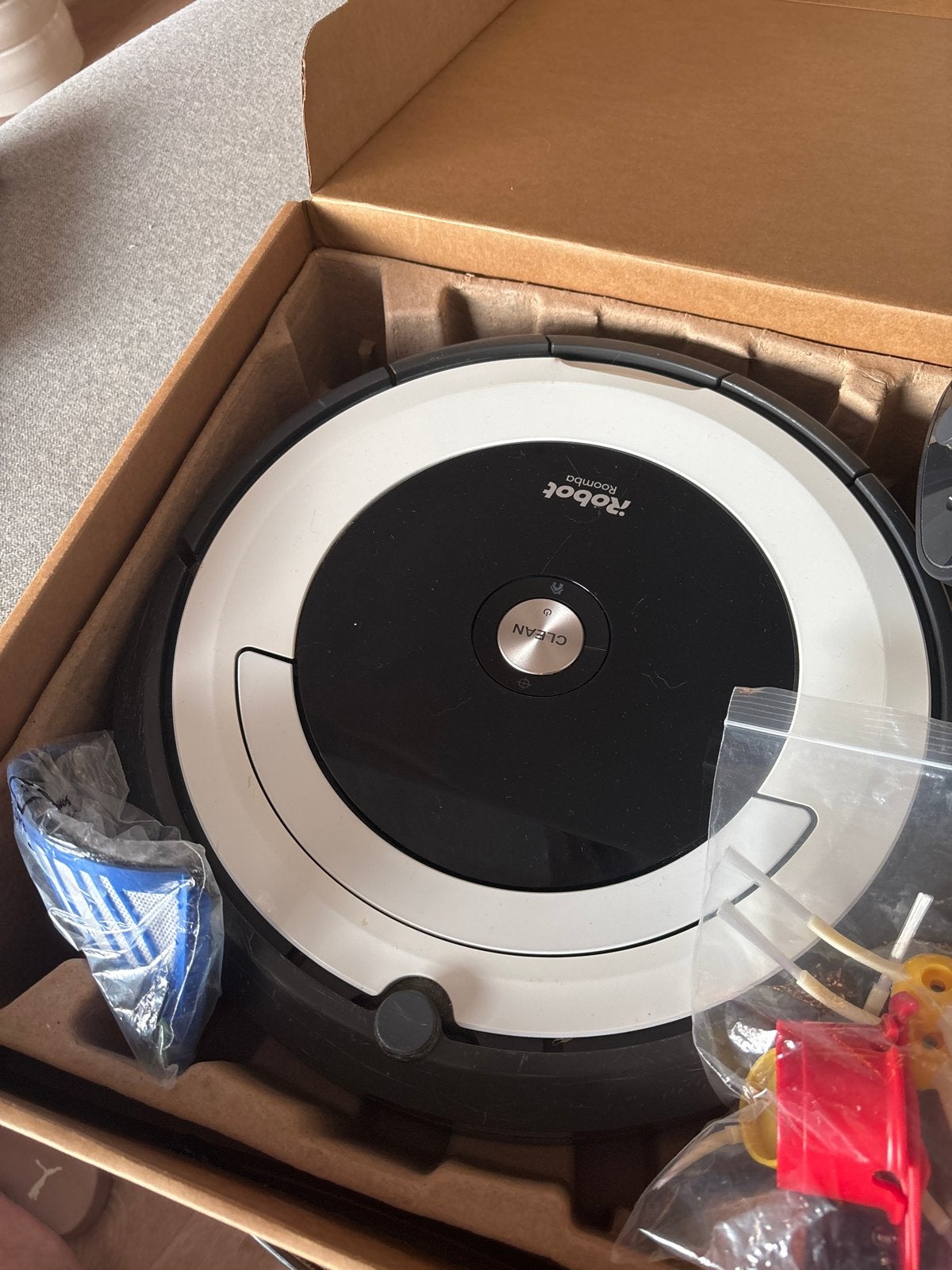 iRobot Roomba Robotstofzuiger met Oplaadstation en Accessoir, Witgoed en Apparatuur, Ophalen, Inclusief accessoires, IRobot, Zo goed als nieuw