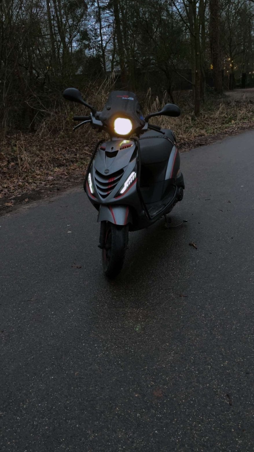 Zip scooter 50cc 4-takt, Fietsen en Brommers, Scooters | Piaggio, Ophalen, Zo goed als nieuw, Benzine, Zip
