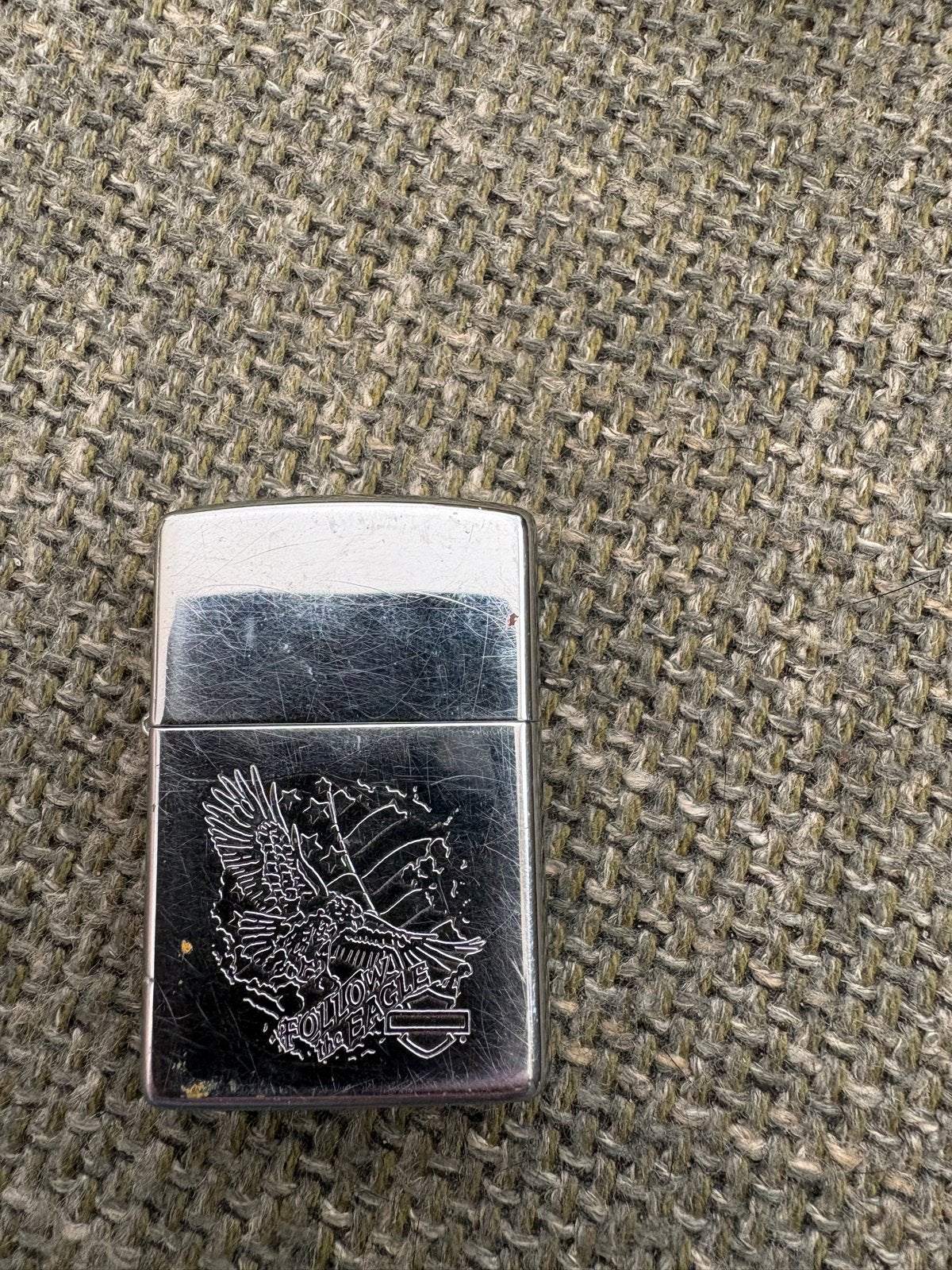 Zippo aansteker met adelaar en 'Follow the Eagle', Verzamelen, Ophalen of Verzenden, Gebruikt, Aansteker