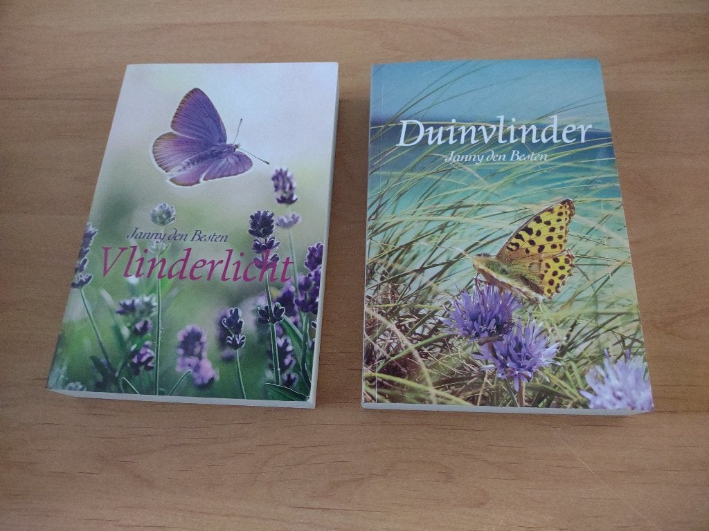 Duinvlinder/Vlinderlicht- Janny den Besten, Ophalen of Verzenden, Zo goed als nieuw