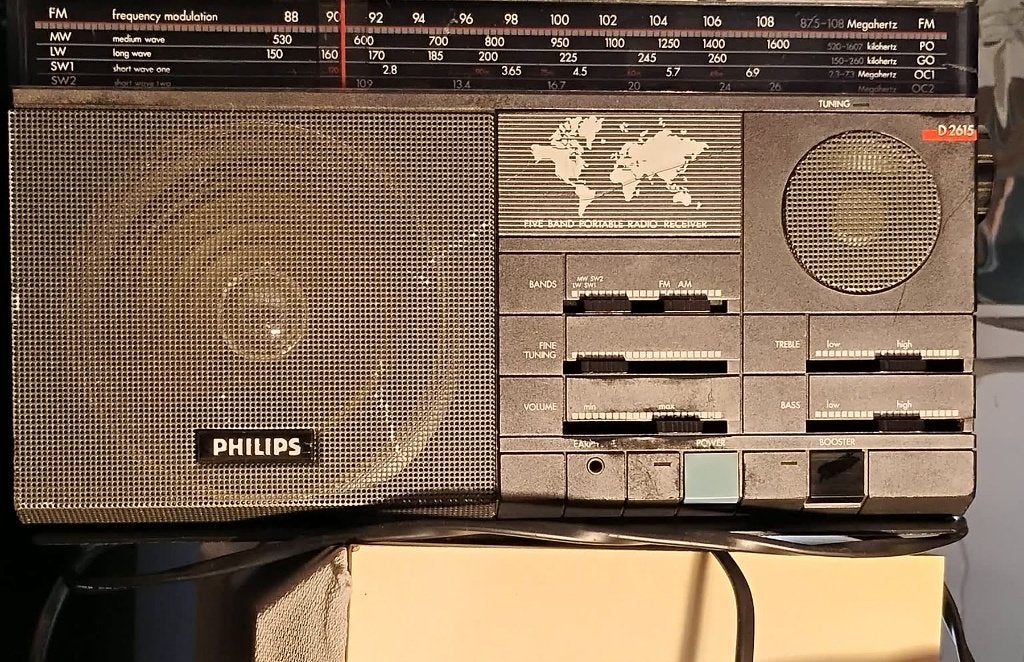 Philips D2615 wereldradio 5 banden - FM MW LW en kortegolf, Ophalen of Verzenden, Gebruikt, Wereldontvanger