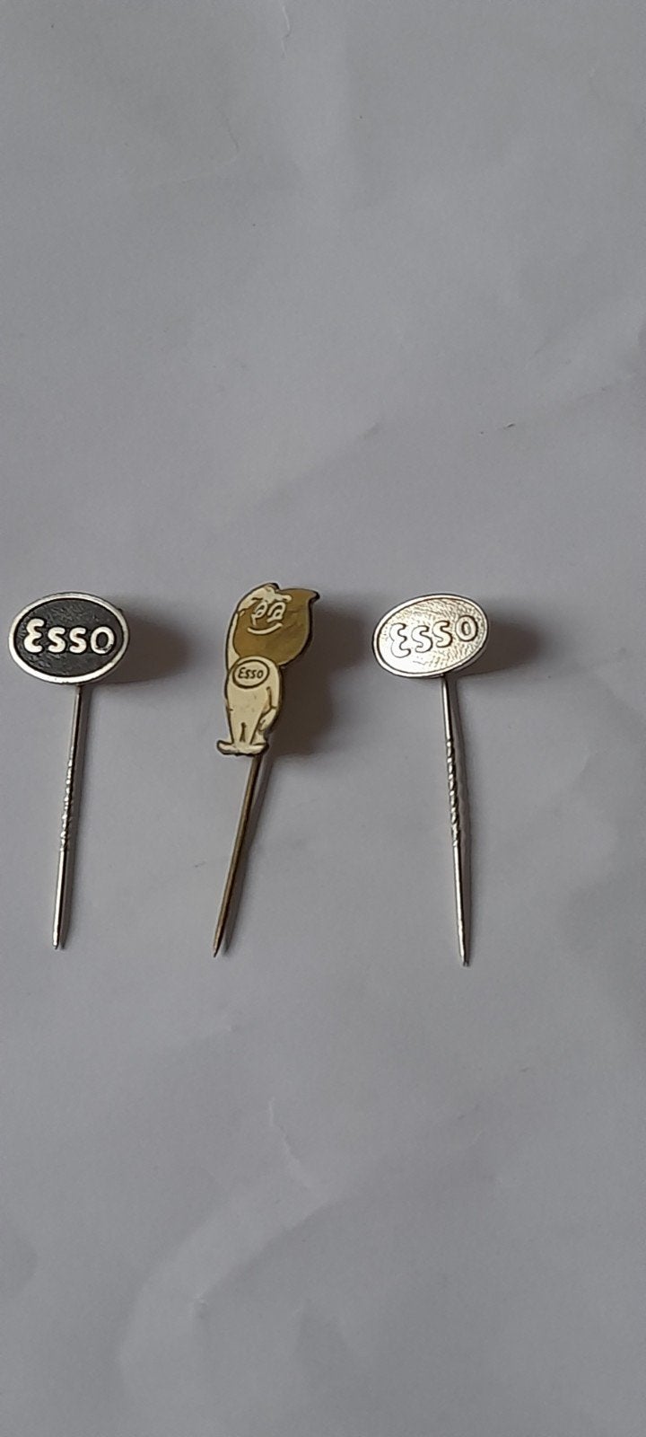 Vintage Esso Speldjes - Set van 3, Verzamelen, Speldjes, Pins en Buttons, Ophalen of Verzenden