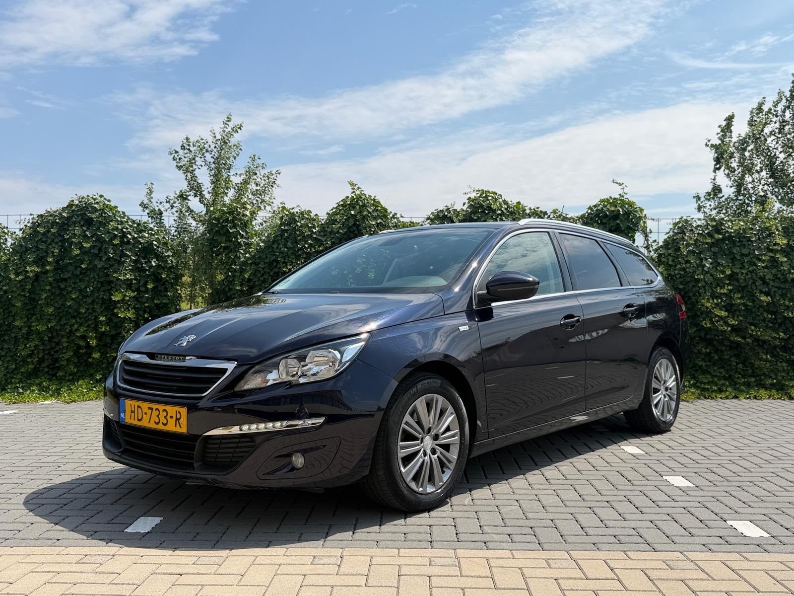 Peugeot 308 SW 1.2 E-THP 130 PK Navigatie,  Trekhaak, Stof, 1199 cc, 1165 kg, Blauw
