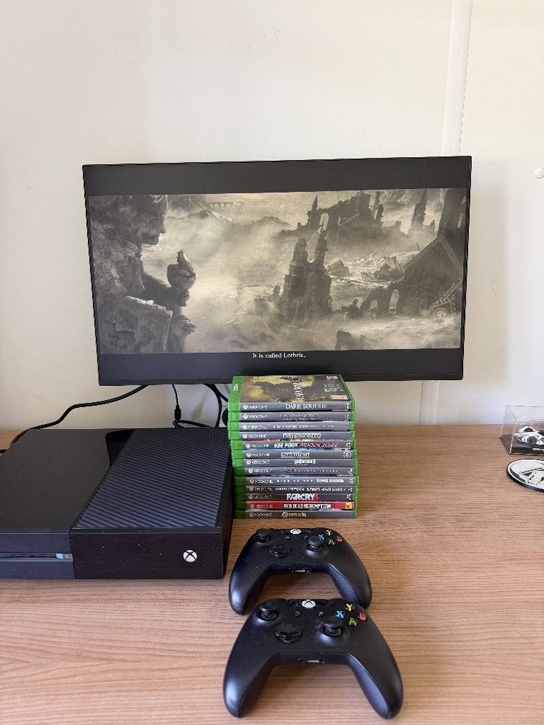 Xbox One 500 GB + 2 Controllers + 13 Games, Spelcomputers en Games, Games | Xbox One, Gebruikt, Overige genres, 2 spelers, Vanaf 18 jaar