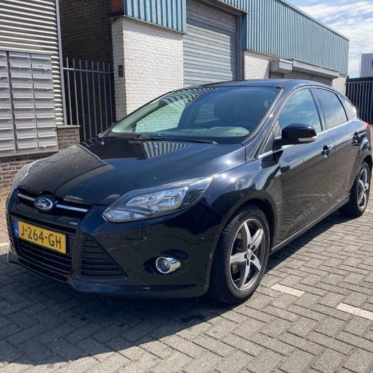 Moet weg! Ford Focus 1.0! APK + volledig onderhoud!, Auto's, 635 kg, Zwart, 1200 kg, Handgeschakeld