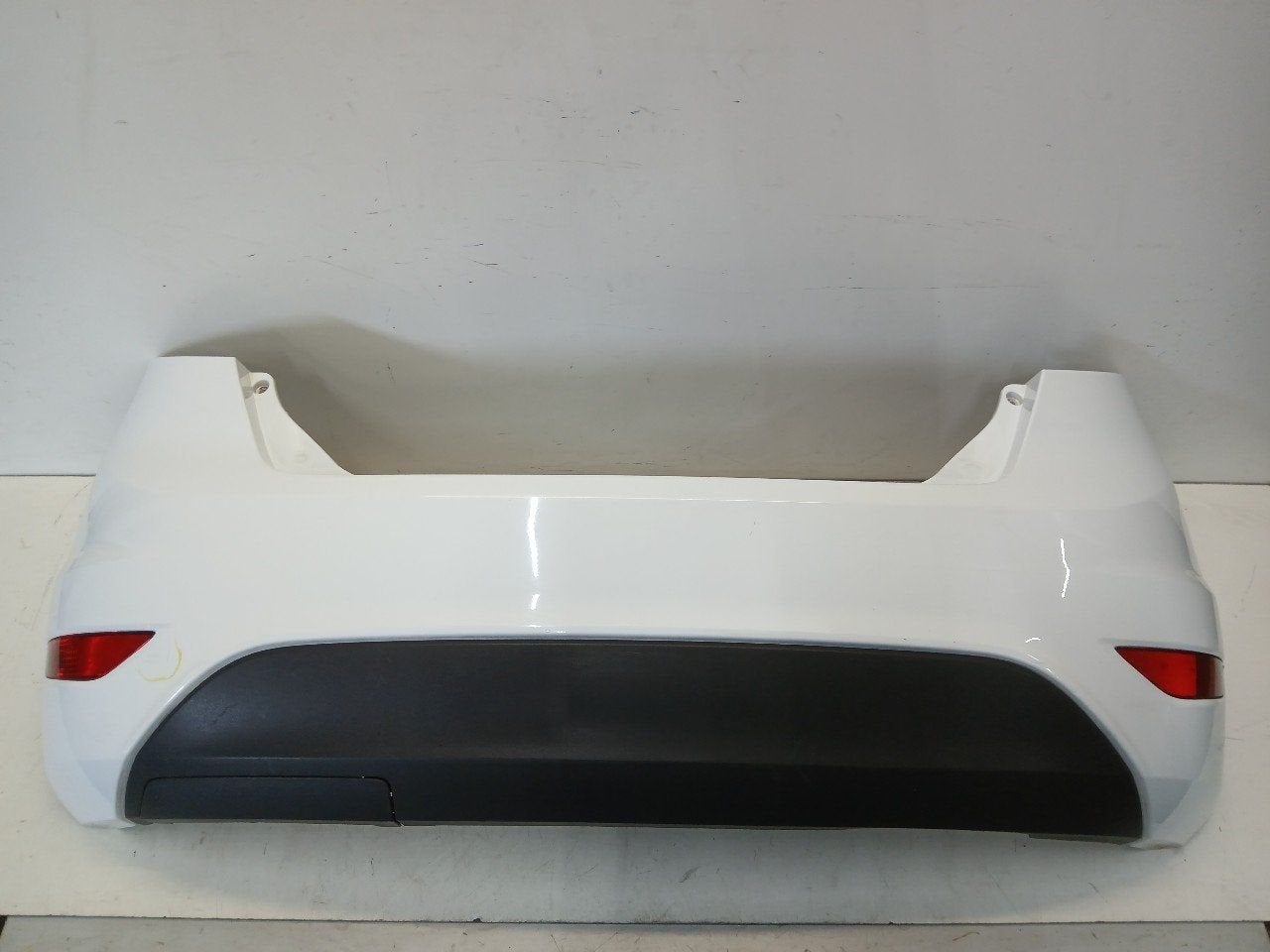 Bumper achter Ford Fiesta, Auto-onderdelen, Onderdelen@venauto.nl, Van der Ven Autorecycling B.V., Gebruikt, Ettenseweg 76, 4706 PB Roosendaal, The Netherlands