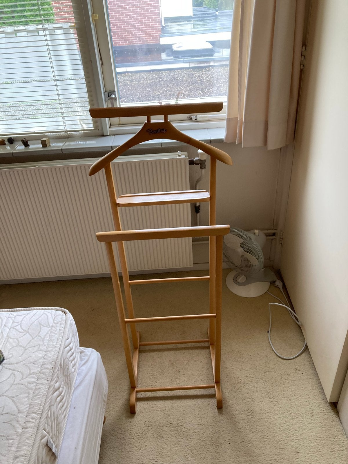 Houten kledingstandaard / valet stand, Hout, Gebruikt, Ophalen of Verzenden, Klassiek