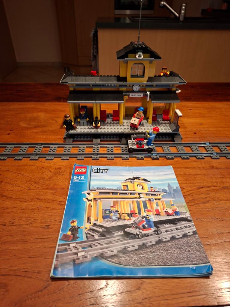LEGO TREIN STATION 7997 COMPLEET, City, Lego, Ophalen of Verzenden, Compleet