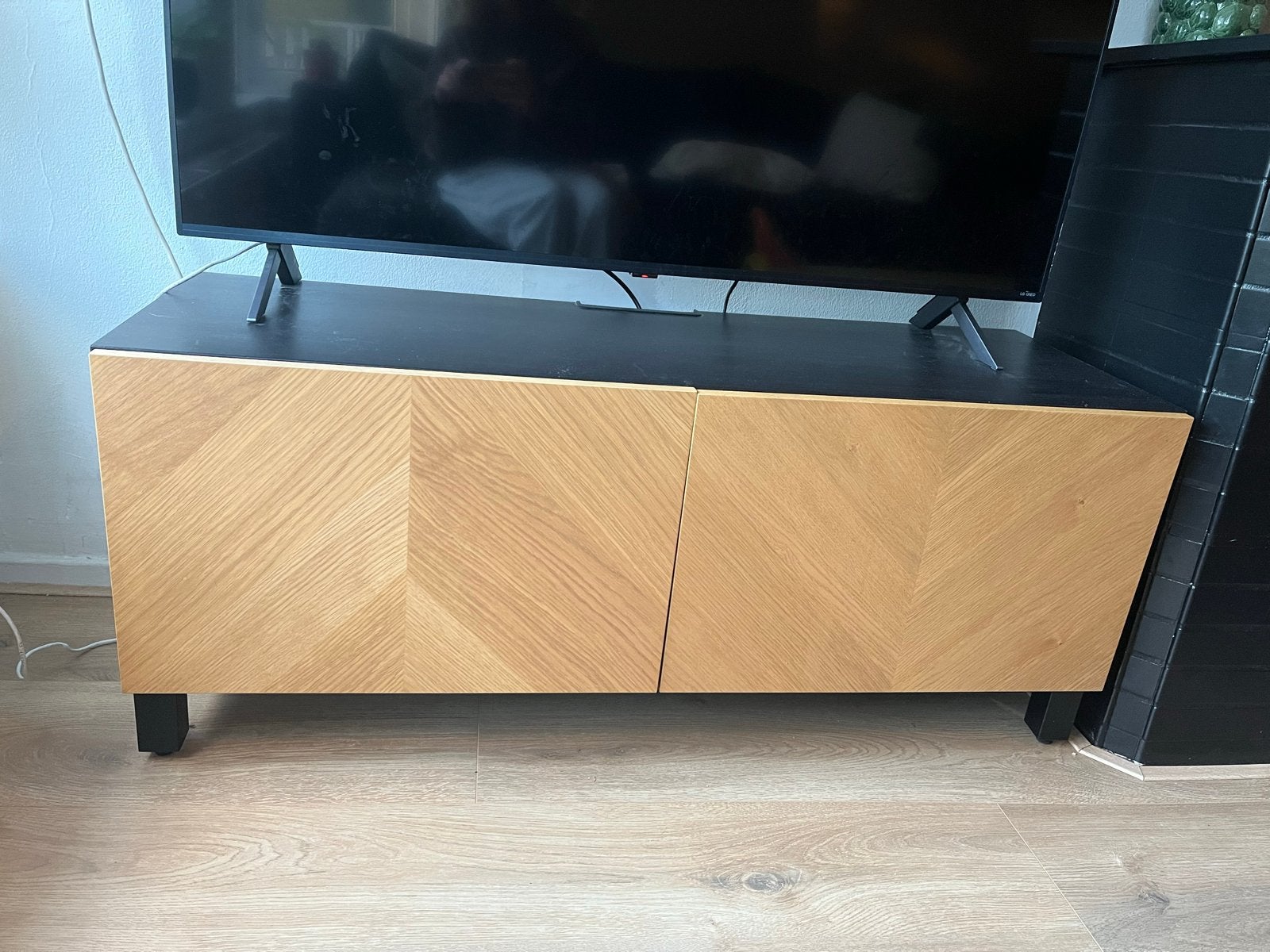 IKEA TV meubel Besta zwart met visgraat, Ophalen, 100 tot 150 cm, Zo goed als nieuw, Minder dan 100 cm