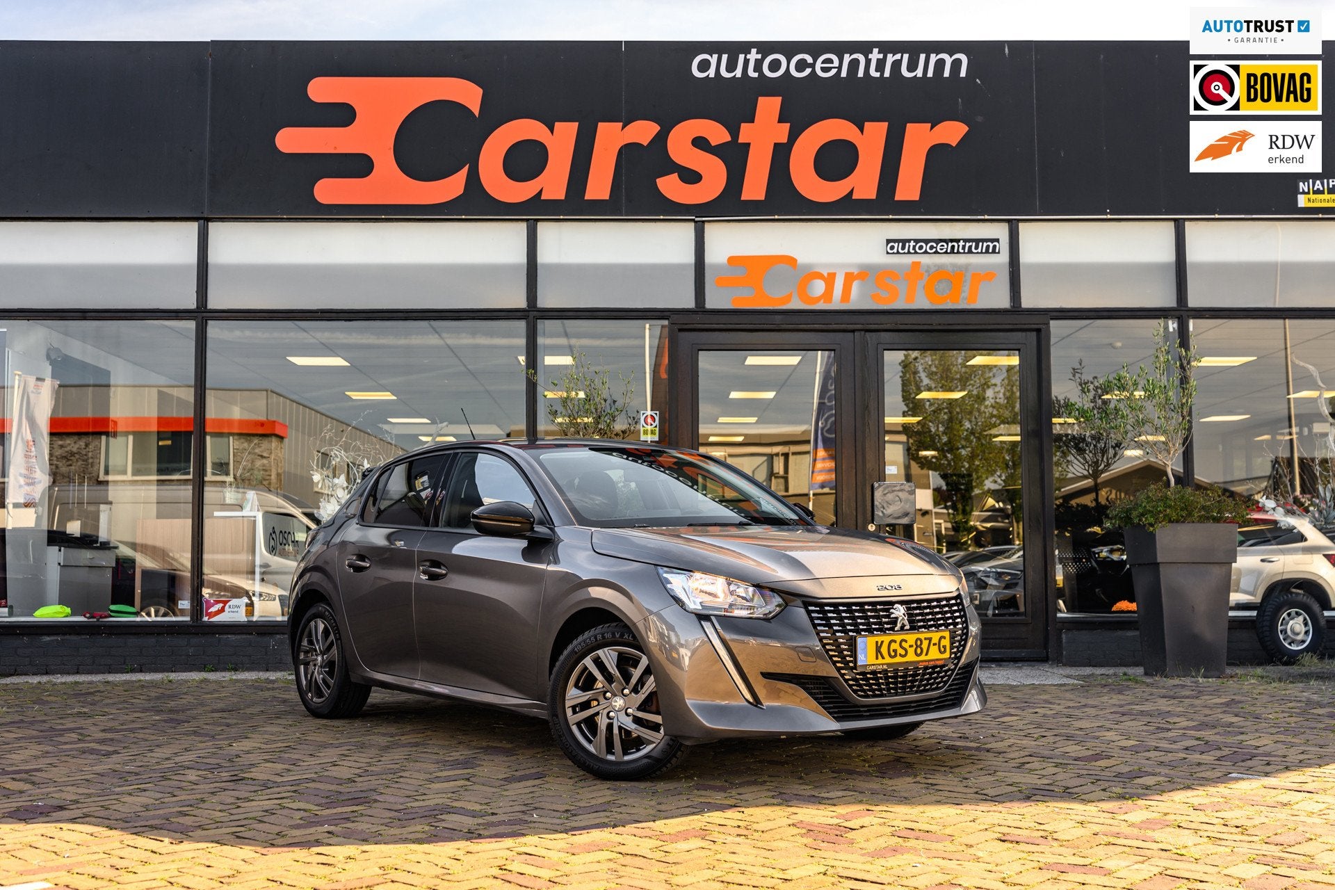 Peugeot 208 1.2 PureTech Allure Pack|Navi|Cruise|Pdc|Car-Pla, Gebruikt, 19 km/l, 3 cilinders, 1065 kg