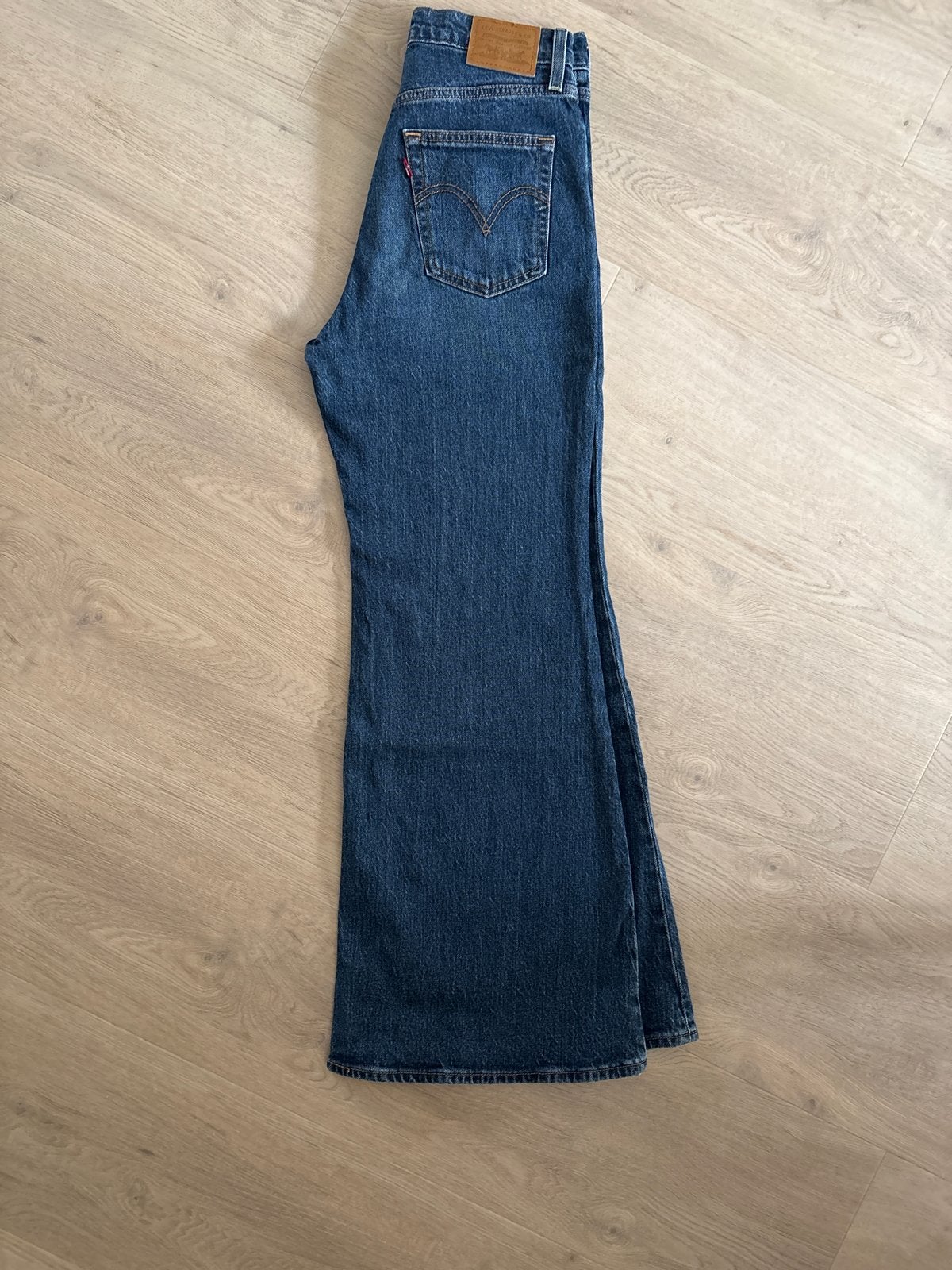 Levi's Premium Ribcage Bell Jeans W27, Kleding | Dames, Spijkerbroeken en Jeans, Ophalen of Verzenden, Zo goed als nieuw, Blauw