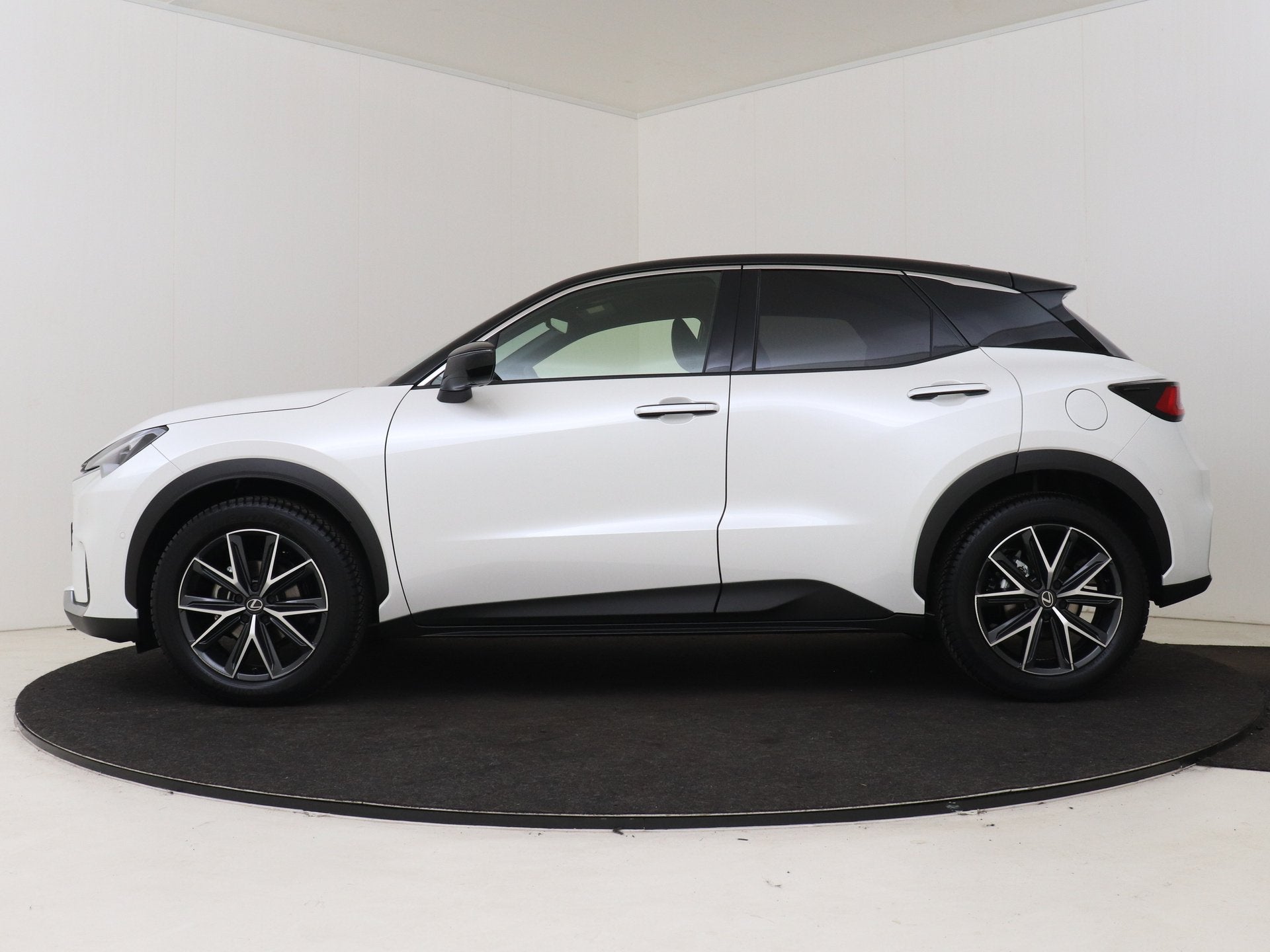 Lexus LBX Emotion 2WD | Mark Levinson | 360 Camera | Head Up, Auto's, 136 pk, Wit, Bedrijf, 650 kg